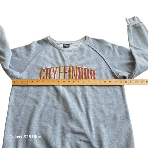 Harry potter mens Sz L gray gryffindor sweatshirt universal studios - Picture 4 of 7